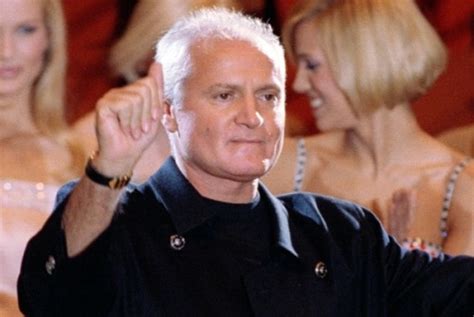 sospensione fiction versace su sky|La contestata fiction su Gianni Versace .